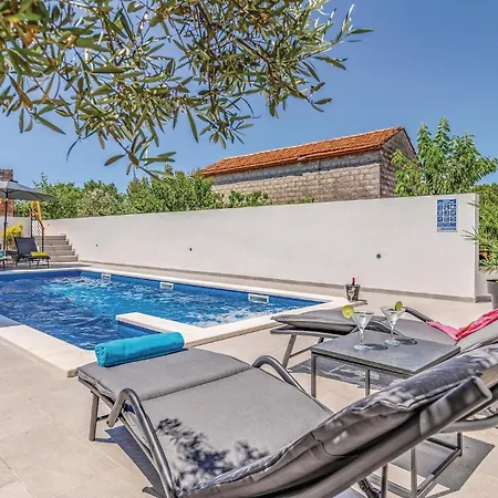 1 Bedroom Stunning In