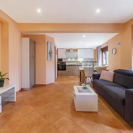 Διαμέρισμα 1 Bedroom Stunning In *