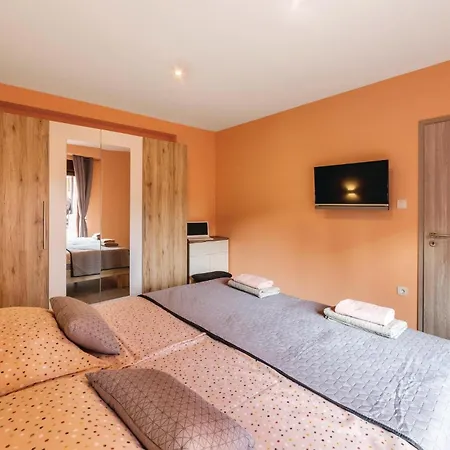 1 Bedroom Stunning In Πούλα