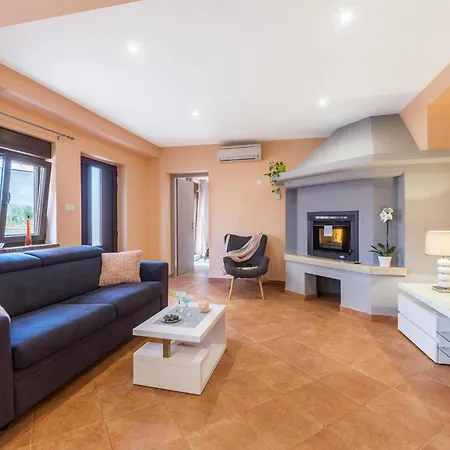 1 Bedroom Stunning In Διαμέρισμα