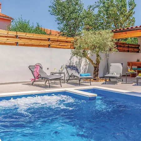 1 Bedroom Stunning In Διαμέρισμα